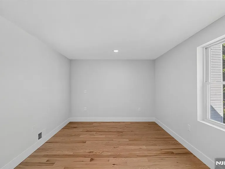 62 Hillside Ave — Photo 17