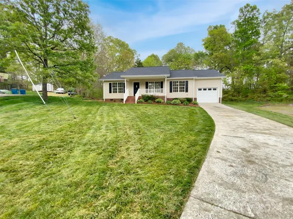 131 Fritzvon Dr, Mount Pleasant, NC 28124