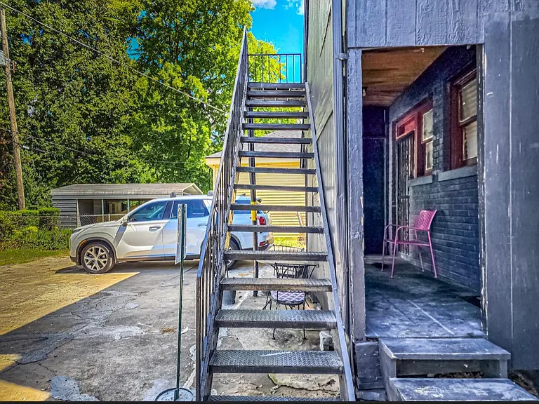 1920 Lamar Ave #1 — Photo 3