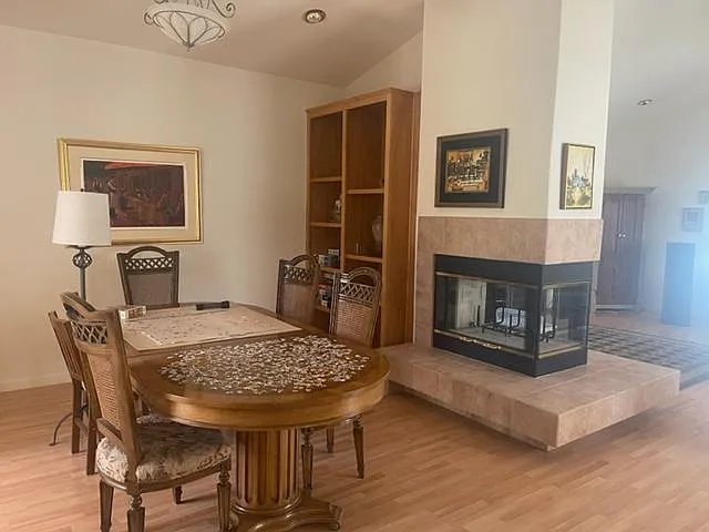 727 Amherst Cir — Photo 15