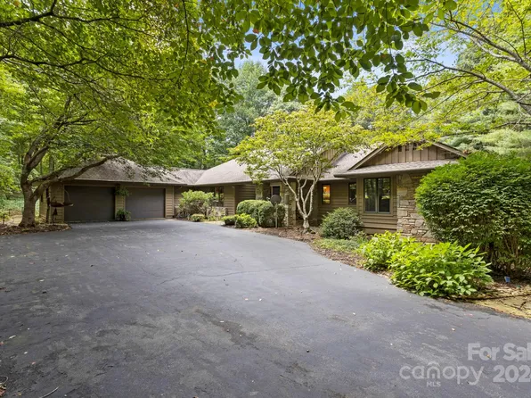 111 Poplar Loop Dr, Flat Rock, NC 28731