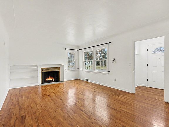 4th image of 2417 Westwood St
