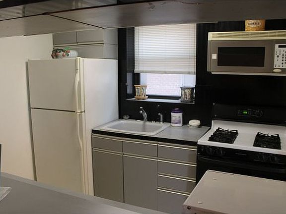 2nd image of 2240 Burnett St APT 3G