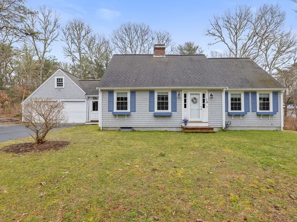 10 Paulla Ln, Cotuit, MA 02635