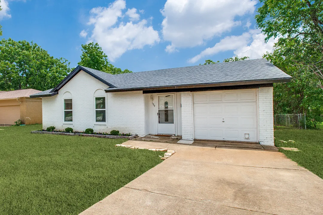 3 bed, 1275 sqft, $2,150 — Photo 1