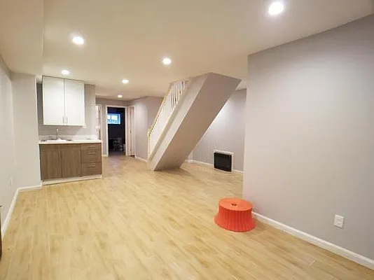 Rented by Aron Fried, LREB | media 4