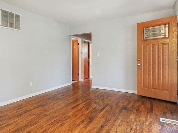 3rd image of 5082 N Center Rd