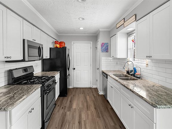 2nd image of 2434 Goldspring Ln