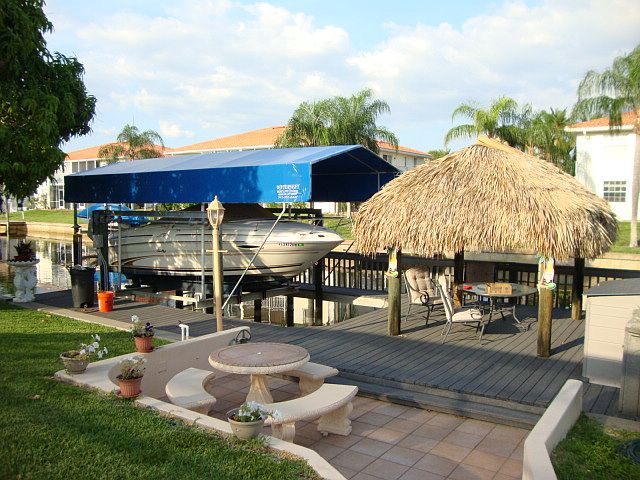 Dock,Boat Lift & Tiki Bar