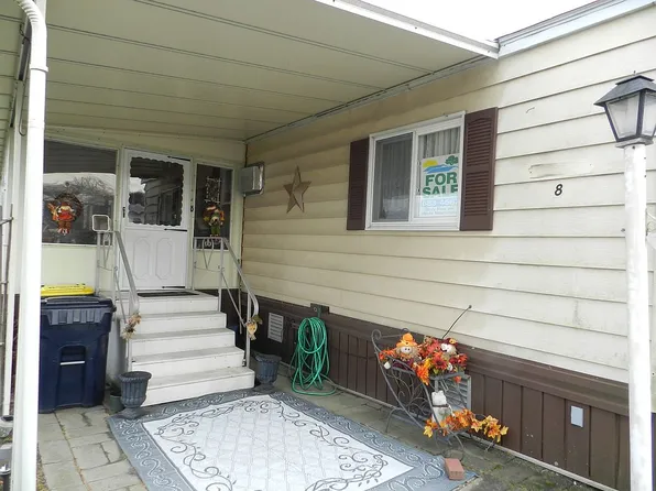 8 3rd St, Portsmouth, RI 02871