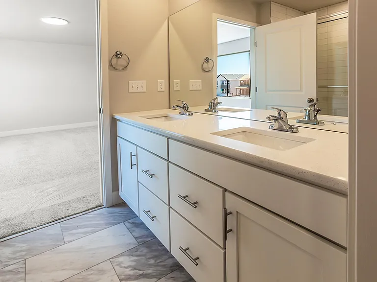 Primary 3/4 bath with linen closet