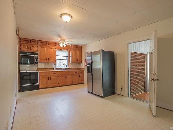 4th image of 2621 Kenwood Ave