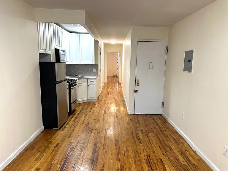 320 E 6th St #4 — Photo 7