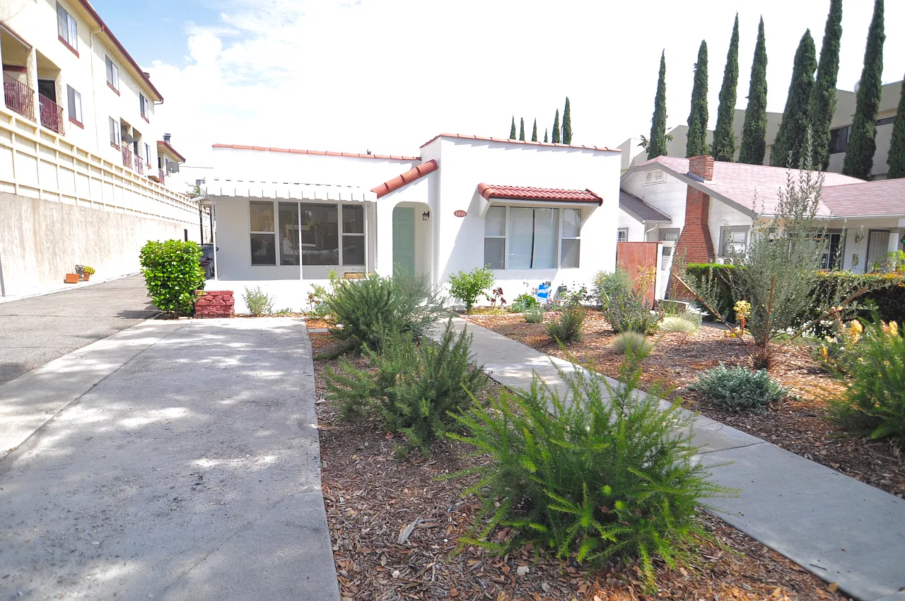 1 bed, 600 sqft, $2,400 — Photo 1