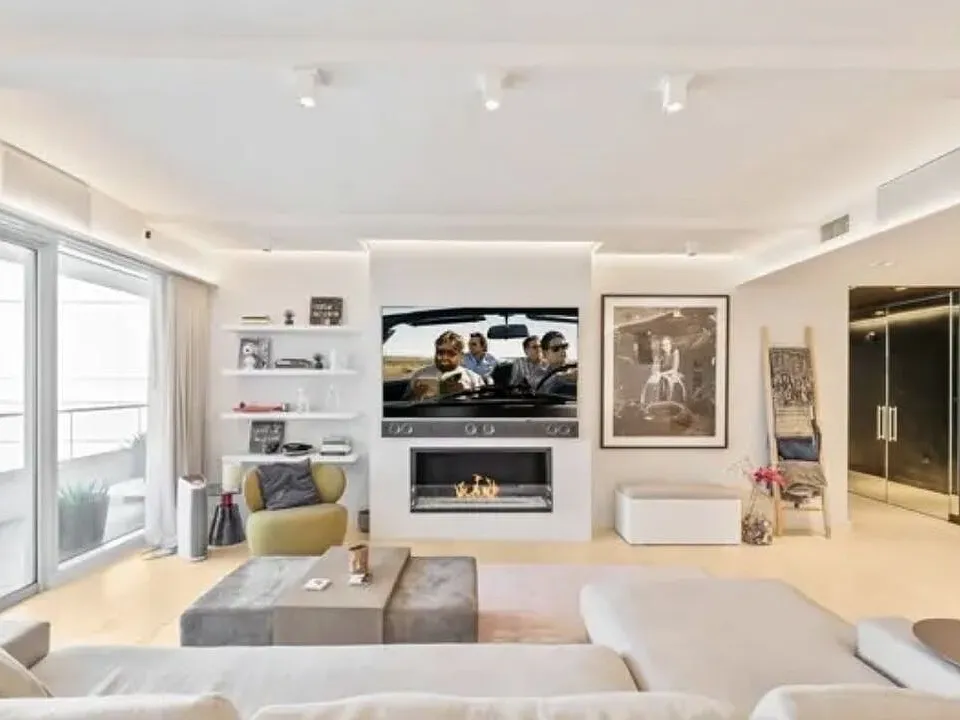 6250 Hollywood Blvd #12D