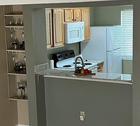 3rd image of 2826 Louisiana Ave