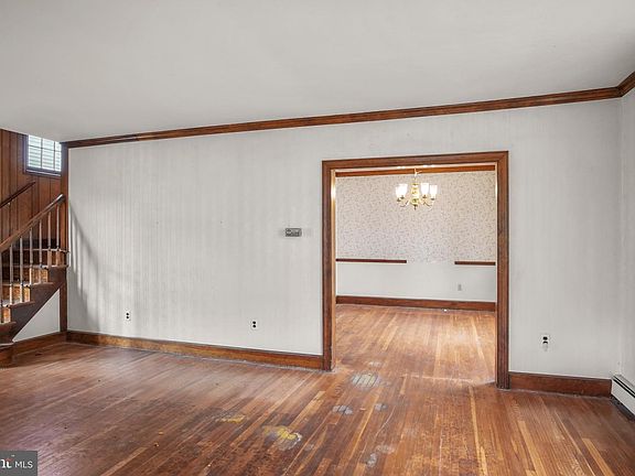 4th image of 47 Hillhurst Ave