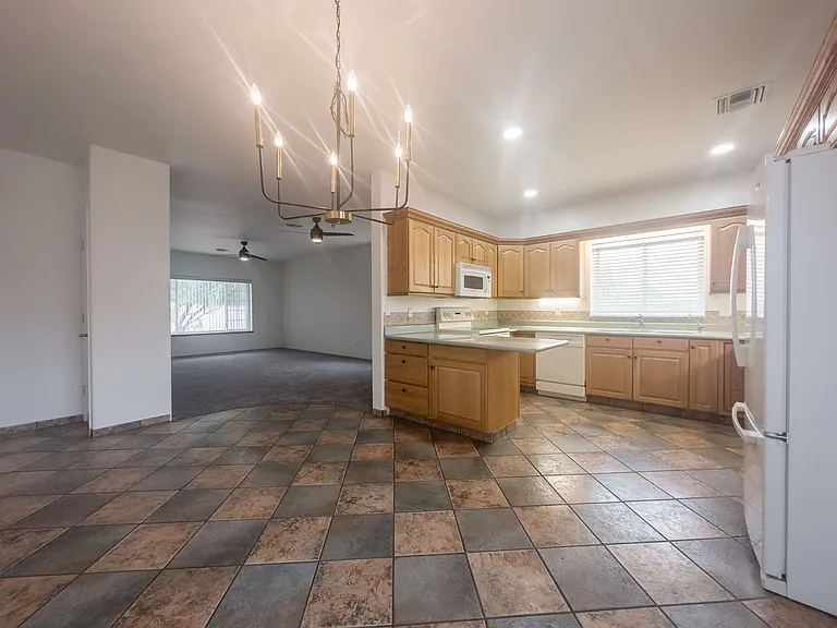 11513 W Kansas Ave — Photo 7