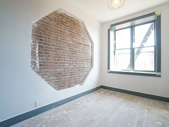 5th image of 376 Bedford Ave #4L