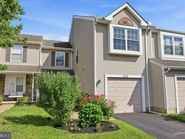 254 Sequoia Dr, Newtown, PA 18940