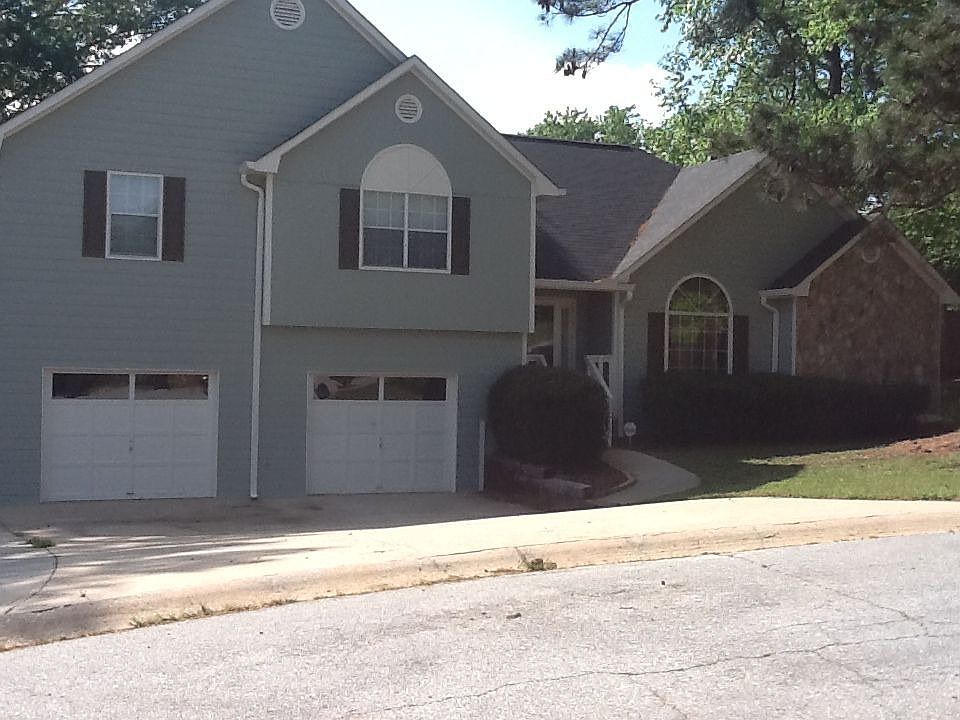 2-Car Garage Home w side parking for RV