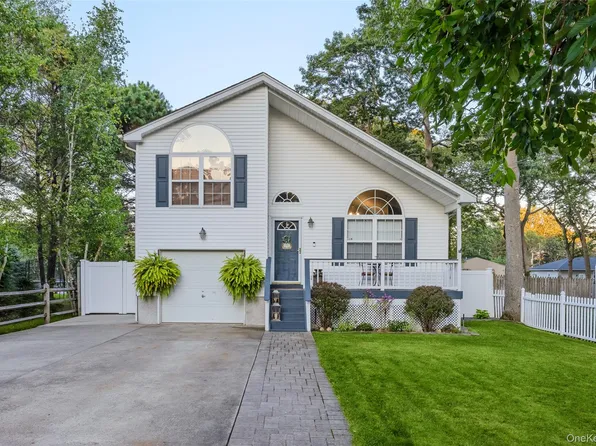 112 Revilo Avenue, Shirley, NY 11967