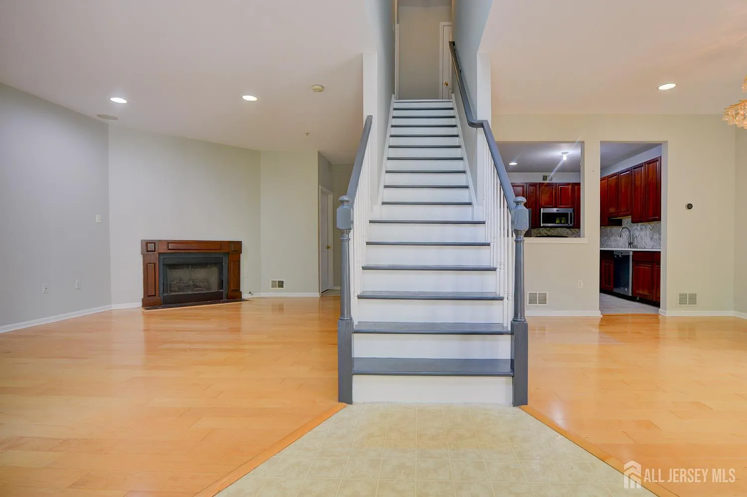 2 bed, 2.5 bath, $3,000 — Photo 2