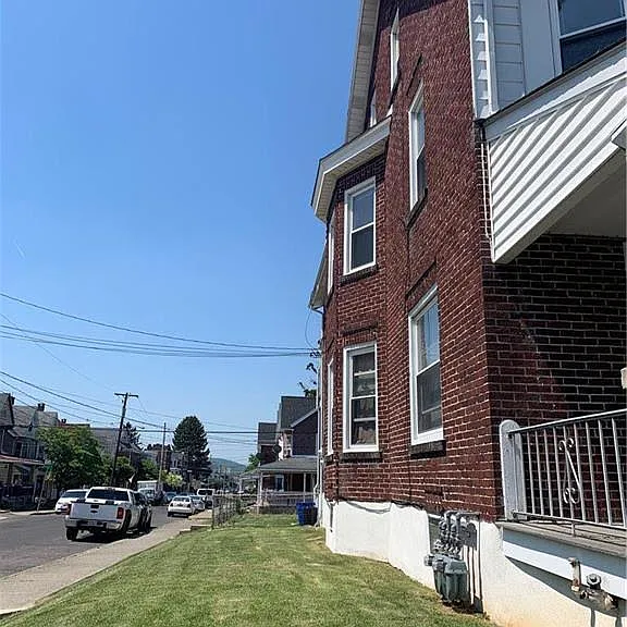 102 N 4th St #2 — Photo 4