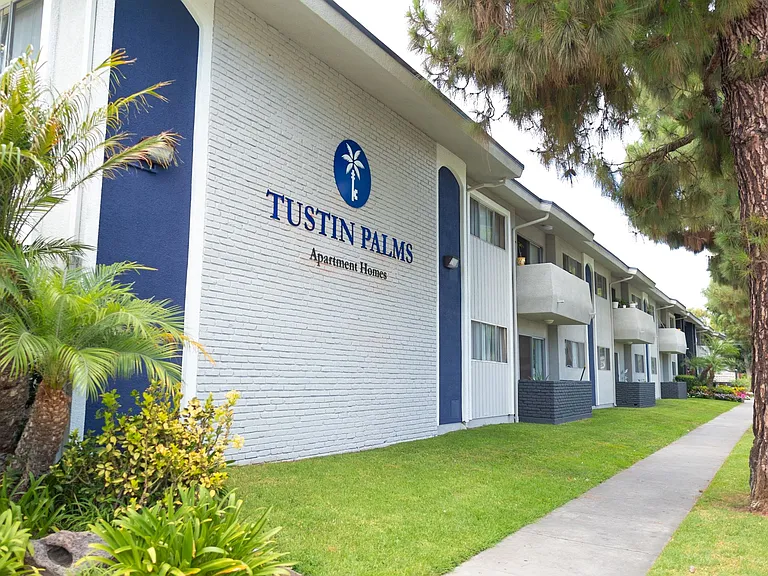 Tustin Palms Apartment Homes — Photo 1