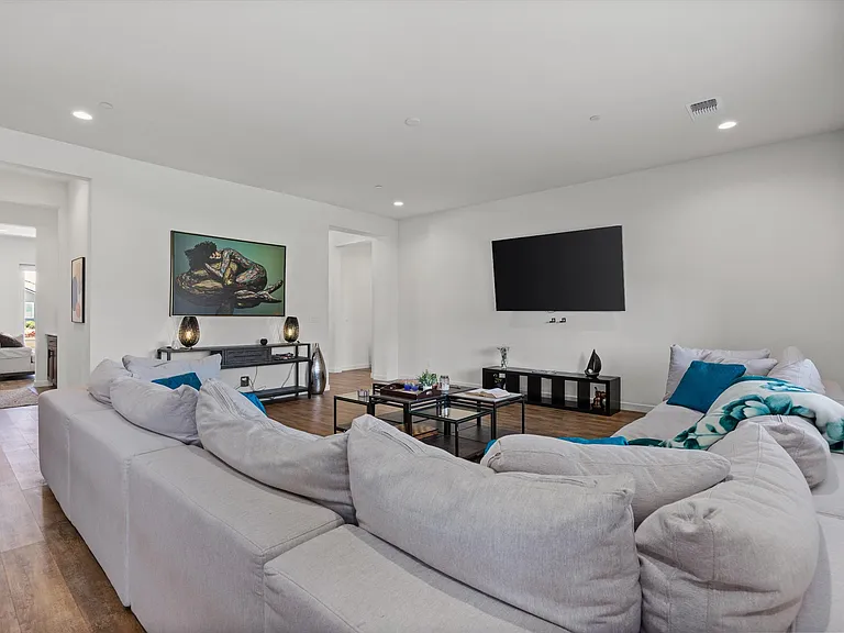 815 Gilsum Ct — Photo 11