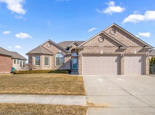 56546 Clearstone Dr, Macomb, MI