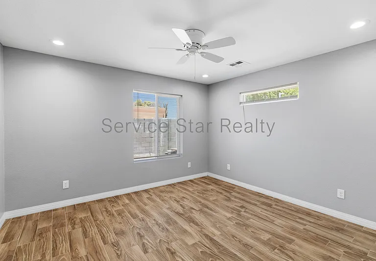 1558 W 5th St — Photo 18