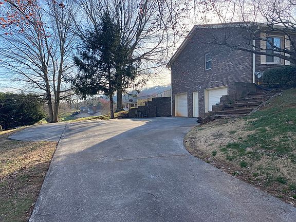 2nd image of 1223 W Wildwood Dr