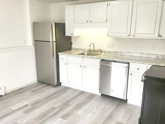 Extra bright and open kitchen/dining area
