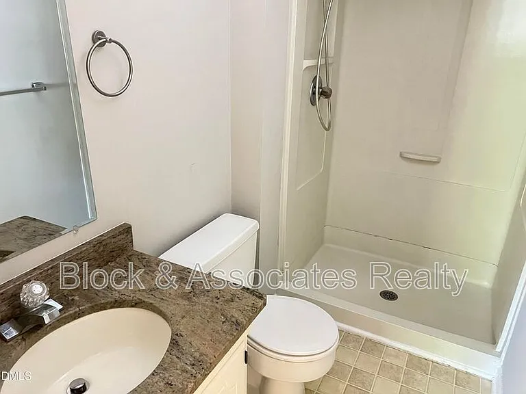 1333 Springlawn Ct — Photo 9