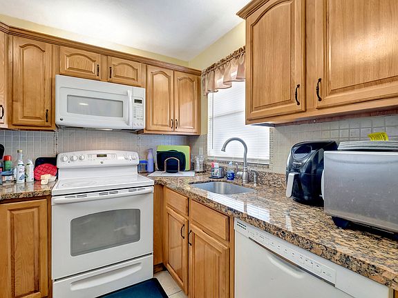 4th image of 2755 W Atlantic Avenue #211a