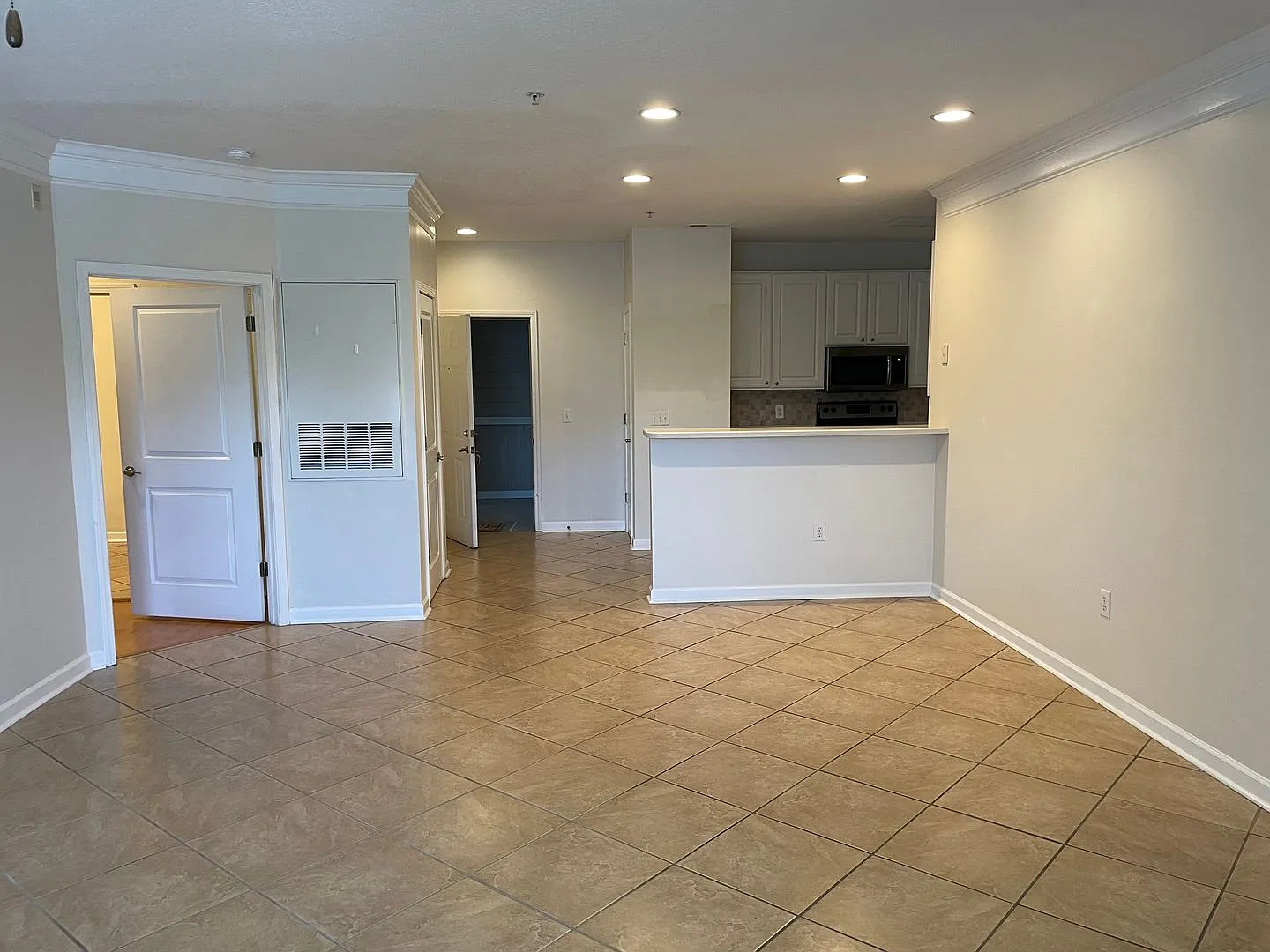 3 Bedroom 2 Bathroom Condo in Woodlands Way at Crow Creek — Photo 4