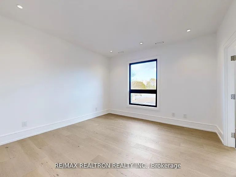 84 Murray Dr — Photo 31