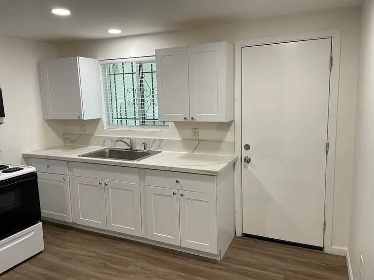 618 E Clarendon Ave #B — Photo 9
