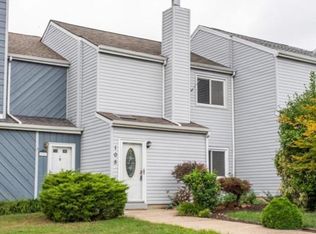 105 Valley Cir, Newark, DE 19711