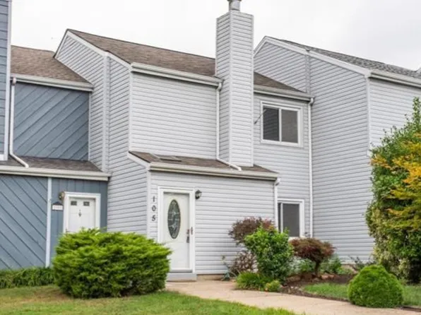 105 Valley Cir, Newark, DE 19711