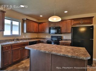 2227 S Ellis Rd, Sioux Falls, SD 57106