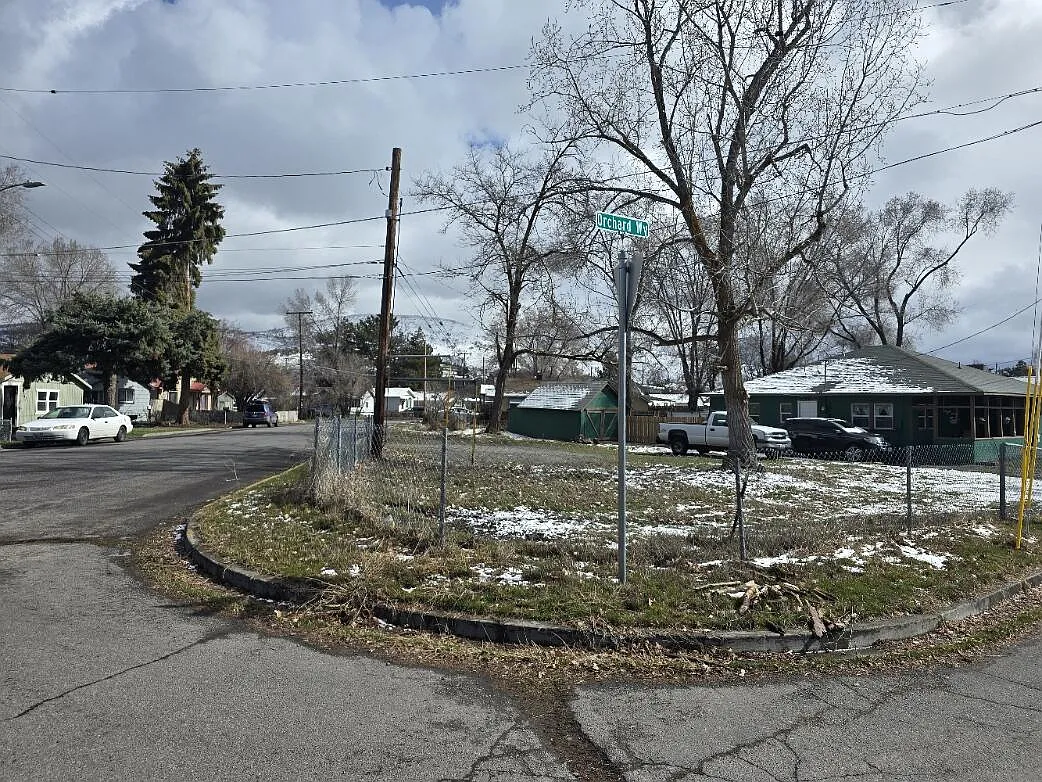 2426 Orchard Ave photo 1