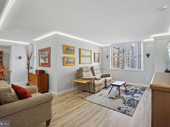 5th image of 900 N Taylor St #824-826