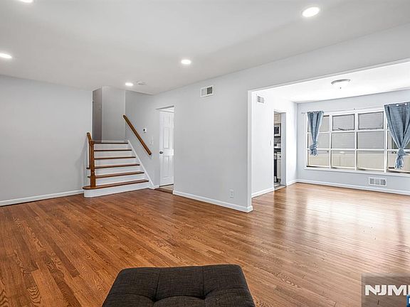 5th image of 858 Barbara Drive