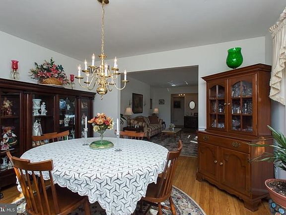 5th image of 611 Parker Ct