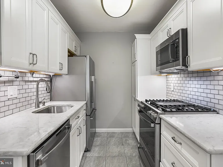 4917 Americana Dr #T6 — Photo 9
