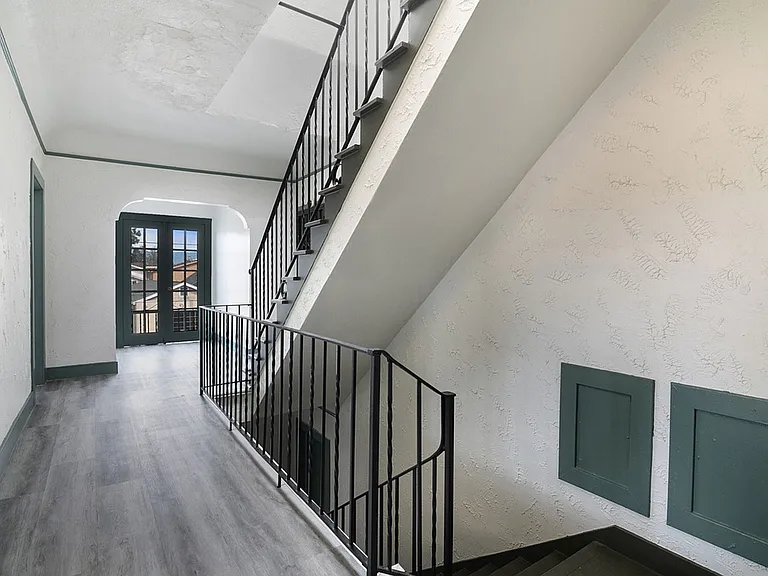 27th Street Studios and One Bedrooms — Photo 27