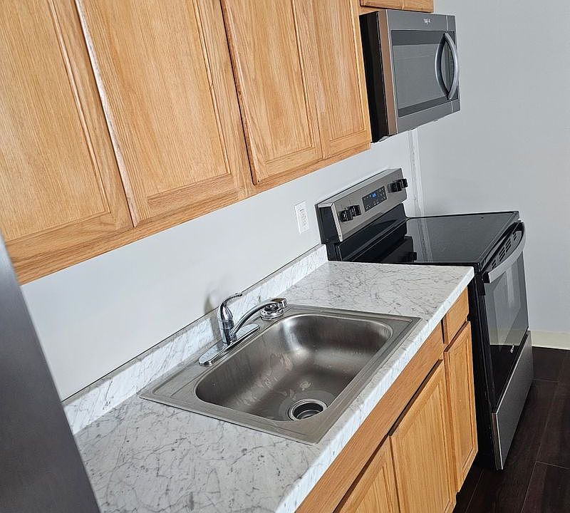 1st image of 600 Washington St #F