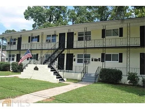585 Marina St Photo 1